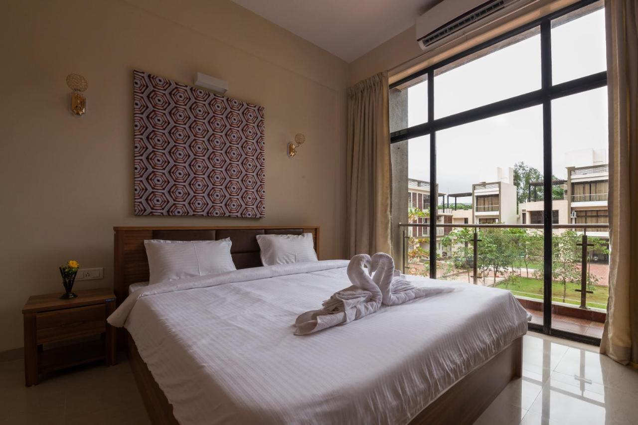 לונבלה Stayvista'S Greenwoods Villa 10 - City-Center Villa With Private Pool, Terrace, Lift & Carrom Board מראה חיצוני תמונה